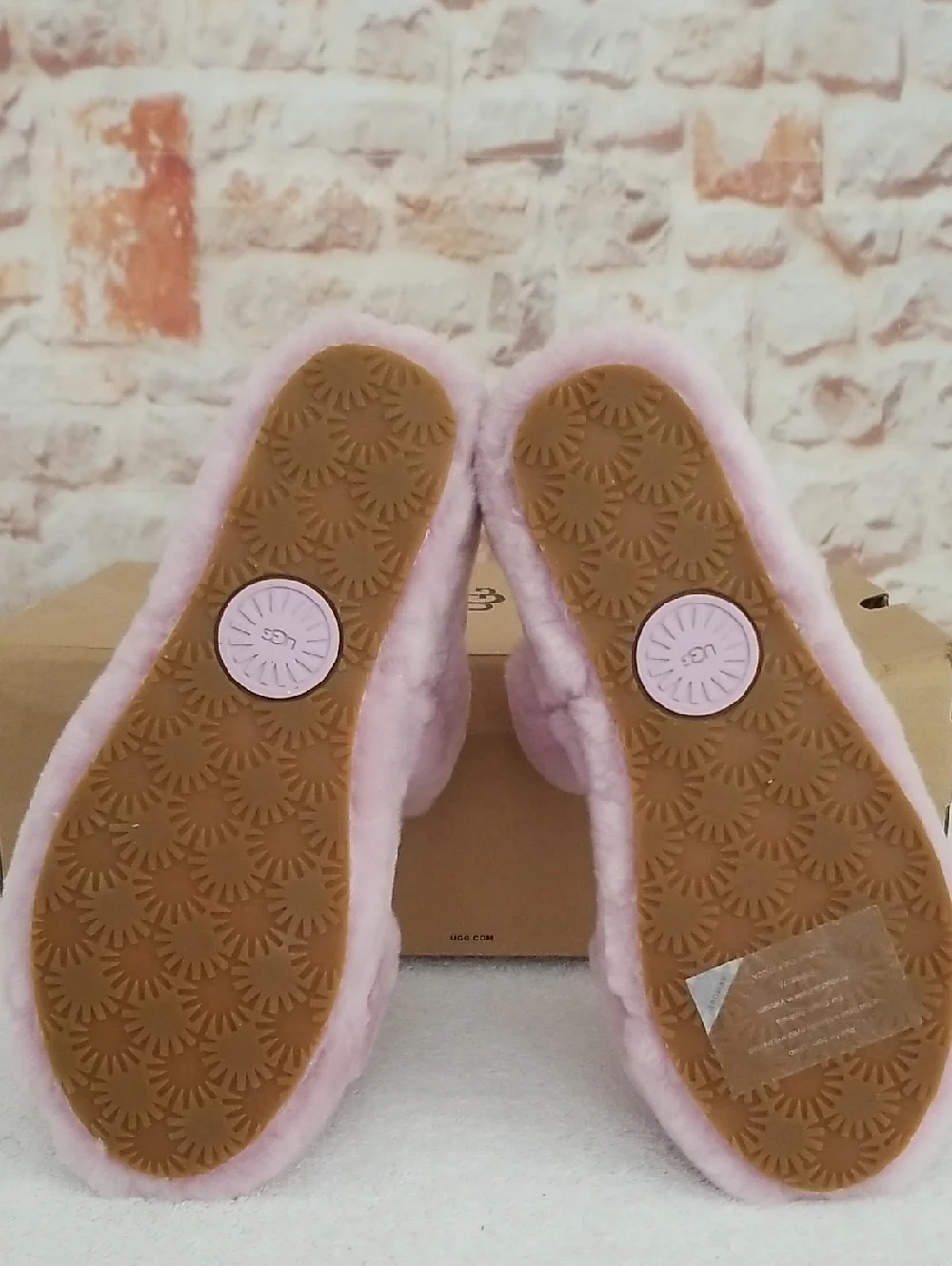 New UGG Oh Yeah Slides - Picture 6 of 9